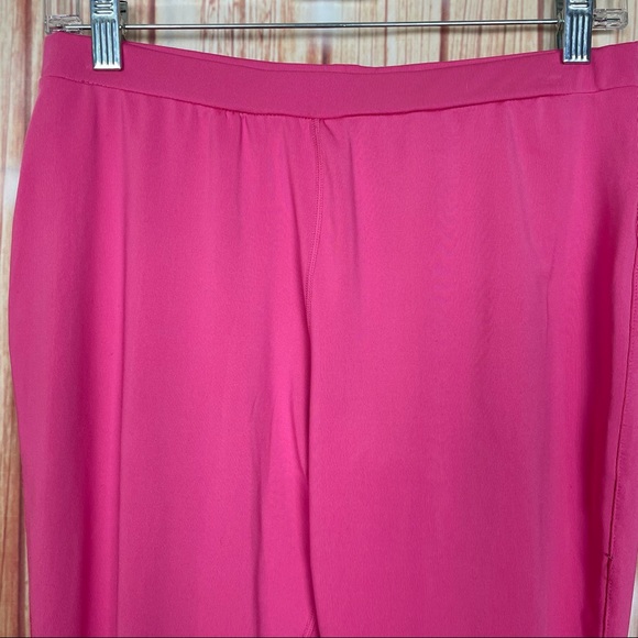 Les Mills Capri Legging with Gold Zippers (L) - Picture 8 of 10